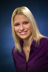 Do české televize se vrátila v roce 2010, provázela pořady sama doma a studio 6, od roku 2014 do června 2018 byla moderátorkou interview čt24. Barbora Cernoskova Lide Ceska Televize
