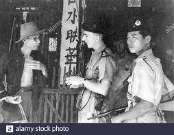 This book functions best as a descriptive account of some of the key milestones in the malayan emergenc/ies. Malaysia British And Malay Military Police Check The Credentials Of An Elderly Sino Malay During The Emergency April 1949 The Malayan Emergency Was A Guerrilla War Fought Between Commonwealth Armed Forces And The