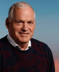 Samuel Strack's Instagram, Twitter & Facebook