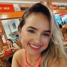 Parcial da enquete do UOL aponta eliminação de Vitória Strada no reality  #BBB25. Gostaram desse suposto resultado? Lembrando que a enquete do UOL  não tem caráter científico nenhum em relação à votação