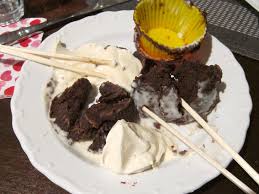 Sep 19, 2012 · if you rub toothpaste on your finger and scrub with a toothbrush and rinse with hot water it will lighten up a lot of the tar. How To Keep Your Fingers Clean While Eating Cheetos Chocolate Chips And More Food Hacks Wonderhowto