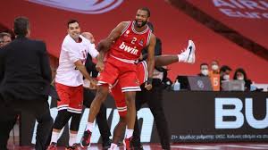 Ο ολυμπιακός φιλοξενείται στο τελ αβίβ από τη μακάμπι (21:05, novasports1) ψάχνοντας να βρει τη νίκη που θα τον βάλει στην οκτάδα απέναντι στην ομάδα του γιάννη σφαιρόπουλου που κυνηγάει. Olympiakos Makampi Tel Abib 85 82 8ryle Megalh H Xari Son Vid Eidhseis Gazzetta Gr