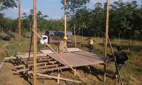 Umam di pondok kecil lirik mp3. Pondok Kecil Tepi Kebun Getah