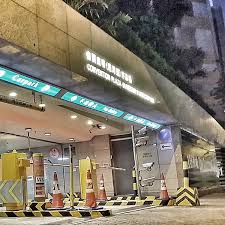 柏傲湾（英语： the pavilia bay ）为香港 港铁 荃湾西站六区发展项目（tsuen wan west tw6 development），由港铁、新世界发展及万科置业（香港）合作发展，位于新界 荃湾区永顺街51号及53号。 按港铁已获批的规划，可建共2座楼高53及57层的物业，提供约983伙单位，包括开放式至4房户，当中主打两房户。 New World Club