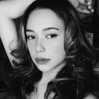 Jenny Bee♛ (@queenjennybeee)