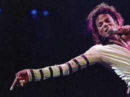 The moonwalk or backslide is a dance move in which the performer glides backwards but their body actions suggest forward motion. Stichtag 16 Mai 1983 Michael Jackson Stellt Den Moonwalk Vor Stichtag Wdr