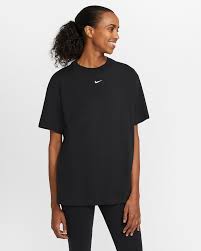 Все мужские футболки паша техник. Zhenskaya Futbolka Oversajz S Korotkim Rukavom Nike Sportswear Essential Nike Ru