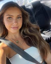 Samantha Sisson's Instagram, Twitter & Facebook