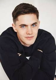 童颜幼齿的仙气男模Edward Bayer，他居然还是大学里的班长！_Fashion