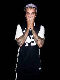 The canadian star showed off a bear's face underneath his right shoulder and a huge eagle beneath his 'son of god. Justin Bieber S New Tattoo Is Crazier Than All His Other Tattoos Combined Gq