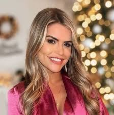 Amanda Huntington's Instagram, Twitter & Facebook