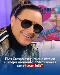 Momento en que fue sacado el cuerpo del empresario, Fausto Reyes, quien fue  hallado la tarde de este martes dentro de una maleta en el patio de la  vivienda de su mejor