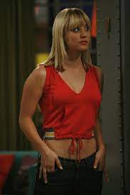 Pat grills the big bang theory actress kaley cuoco over her pay on the show during an episode of netflix's the cabin with bert. Pin On Kaley Cuoco