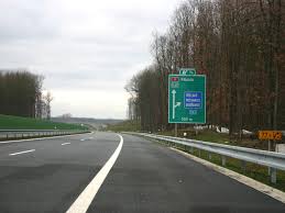 Polská rychlostní silnice s3, která se má u lubawky v budoucnu napojit na českou dálnici d11, se tento týden znovu začala blížit k české hranici. Na Dalnici D11 Nejsou Znaceny Pardubice Hradec Kralove