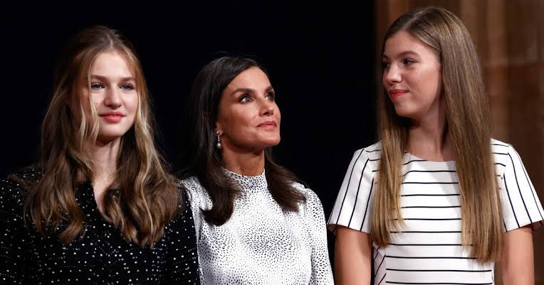 La reina Letizia se vuelca por completo en los nuevos retos de sus hijas,  Leonor y Sofía