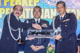 Adapun jabatan fungsional yaitu jabatan yang tidak tercantum dalam struktur organisasi tetapi dari sudut pandang tugas dan fungsi (tusi) pekerjaannya tidak bisa terlepas dari struktur organisasi dan sangat diperlukan oleh organisasi dan pelaksanaannya merupakan satu kesatuan. Asri Dilantik Pengarah Jips Baharu