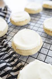 Copycat Dirt Cake Crumbl Cookie (Soft Chocolate Cake Cookie) - Modern Meal  Makeover