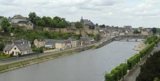 Travel guide resource for your visit to mayenne. Ville De Mayenne Randonnee Pedestre Trace Gps Mayenne