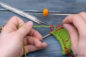 I'm probably not the only person who hates weaving in ends when you've finished a project. How To Weave In Ends In Knitting 10 Easy Techniques Video