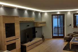 Deckenstrahler eignen sich ebenfalls für eine indirekte beleuchtung im wohnzimmer. Beispiel 3 Indirekte Wand Und Deckenbeleuchtung Im Wohnzimmer Mit Den Led Stucklei Deckenbeleuchtung Beleuchtung Wohnzimmer Indirekte Beleuchtung Wohnzimmer