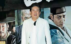 Kim yong gun is a south korean actor who was born on may 8, 1946. Vy7mplkieayynm
