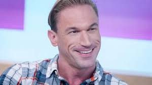 Embarrassing bodies star dr christian jessen has said italian people are using the coronavirus outbreak as an excuse to have a long siesta, while acknowledging his comments are a little bit racist. Coronavirus Una Scusa Per Gli Italiani Per Non Fare Niente Il Commento Infelice Di Un Presentatore Britannico La Repubblica