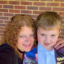 Body Builder Picks Up Heidi! 💪🏻 #bodybuilder #weightlifting #agtauditions  #agt #americasgottalent #heidiklum Unbelievable Strength! This Body Builder  Presses Heidi Klum