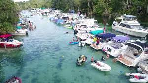 Activities include boating, fishing, picnicking, swimming and snorkeling. Silver Glen Springs Labor Day Weekend 2017 Youtube