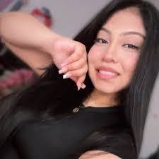 Angie Bester's Instagram, Twitter & Facebook