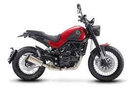 Gli elementi da special a vocazione cafe racer ci sono quasi tutti. Generation Bobber Benelli Leoncino Scrambler