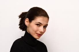 Vârfurile unei generații. Mara Popescu, singura studentă româncă la  medicină la King's College din Londra: „Nu există nicio scuză ca să nu  înveți”