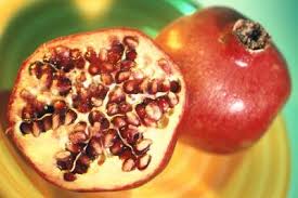 The dwarf variety of the pomegranate is planted with a purpose that is nothing more than ornamental, since its flowers adorn the garden. How To Grow Pomegranate Houseplants From Seed