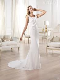 Voici une sélection de 10 si, dans la vie de tous les jours, vous êtes abonnée aux jeans et aux gros pulls, il est inutile de vous déguiser pour le plus beau jour de votre vie. Les Plus Belles Robes De Mariee 2014 Pronovias Collection 2014 Modele Olivei Puretrend