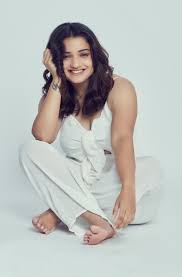 Hruta Durgule [3389 x 5154]- High Quality Picture - Ultra HQ