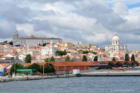 Heir to a university tradition that spans over seven centuries, ulisboa acquired its current status in july 2013, following the merger of the former universidade técnica de. Motorradtransport Lissabon Portugal Motourismo