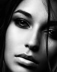 Beautiful Black And White Pictures Of Women S Faces Pin By Katie Baud On حبري اسود Beautiful Women Faces Black And White Portraits Woman Face