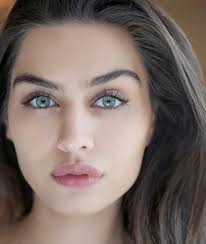 Turkish Model Actress Amine Gulse Her Eyes Are The Color Of Bismuth Crystals And Are Mesmerizi Turkish Women Beautiful Most Beautiful Eyes Beautiful Eyes
