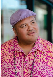 Guess who I met?! 🤯 This interaction is really special. ✨ When I arrived  in Hawaii I received a TON of recommendations to check out Foodland for  their Poke bowls (thanks btw, the poke was unreal!) So ...