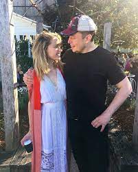 Elon musk offered amber heard 24/7 security after she told him she wanted a restraining order against johnny depp, the high court has heard. Amber Heard E Elon Musk Hoje 23 Em Uma Padaria De Queensland Australia Como E Bom Ver Ela Feliz Amberheard Elonmus Amber Head Elon Musk Amber Heard