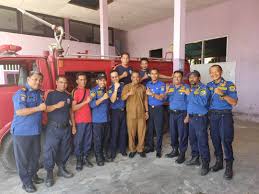 Pantang pulang sebelum api padam walaupun nyawa taruhannya. Personel Tak Lagi Muda Mobil Damkar Hanya Dua Yang Layak Pakai Damkar Kabupaten Paser