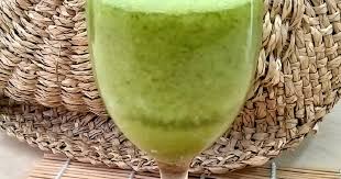Tempatkan satu ikat seledri di atas talenan dan potong bagian daun dan pangkal batangnya yang berwarna putih. 77 Resep Jus Lemon Seledri Enak Dan Sederhana Ala Rumahan Cookpad