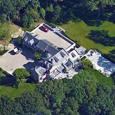 Aaron rodgers & bryson dechambeau. Tom Brady Gisele Bundchen S House In Brookline Ma Google Maps