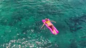 Risultati immagini per vacanze foto donne