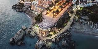 El hotel bajamar ancladero playa está situado en capistrano playa, una exclusiva urbanización a las afueras de nerja, con todo el encanto de los típicos pueblos andaluces. Hotels Holidays On The Costa Del Sol Hotel Bajamar Corporativo Nerja