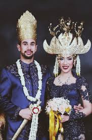 Selain pakaian resmi, ada juga beberapa pakaian pengantin adat dalam budaya jawa tengah. From London To Australia The Story Of Nisa Richard The Bride Dept Pengantin Baju Pengantin Gaun Pengantin