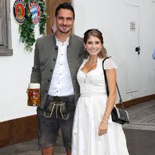 Warum sie sich aber gerade bei ihrer hochzeit. Cathy Hummels Neues Foto Mit Mats Und Ludwig Brigitte De