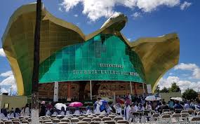 El líder y autoproclamado apóstol de la luz del mundo _ una polémica iglesia con sede en méxico que afirma tener más de un millón de seguidores _ ha sido acusado por las autoridades de california de violación de menor. Asi Es El Fastuoso Templo De La Luz Del Mundo En Amozoc Puebla