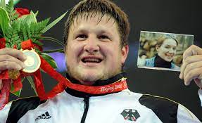 Matthias steiner, 35, der als dreizehnjähriger mit dem gewichtheben begann, am rande von susis mutter ist taufpatin meines ersten sohns felix. Matthias Steiner Respektlos Meiner Neuen Freundin Gegenuber Der Spiegel