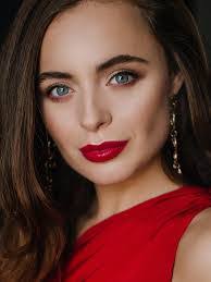 Abbey Saunders's Instagram, Twitter & Facebook