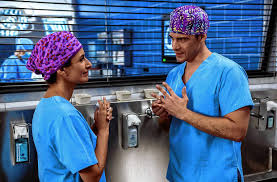 Fernsehen: Sie ist Dr. Leyla Sherbaz: Wer ist eigentlich Ihr  Lieblingsfernseharzt, Sanam Afrashteh? | SÜDKURIER